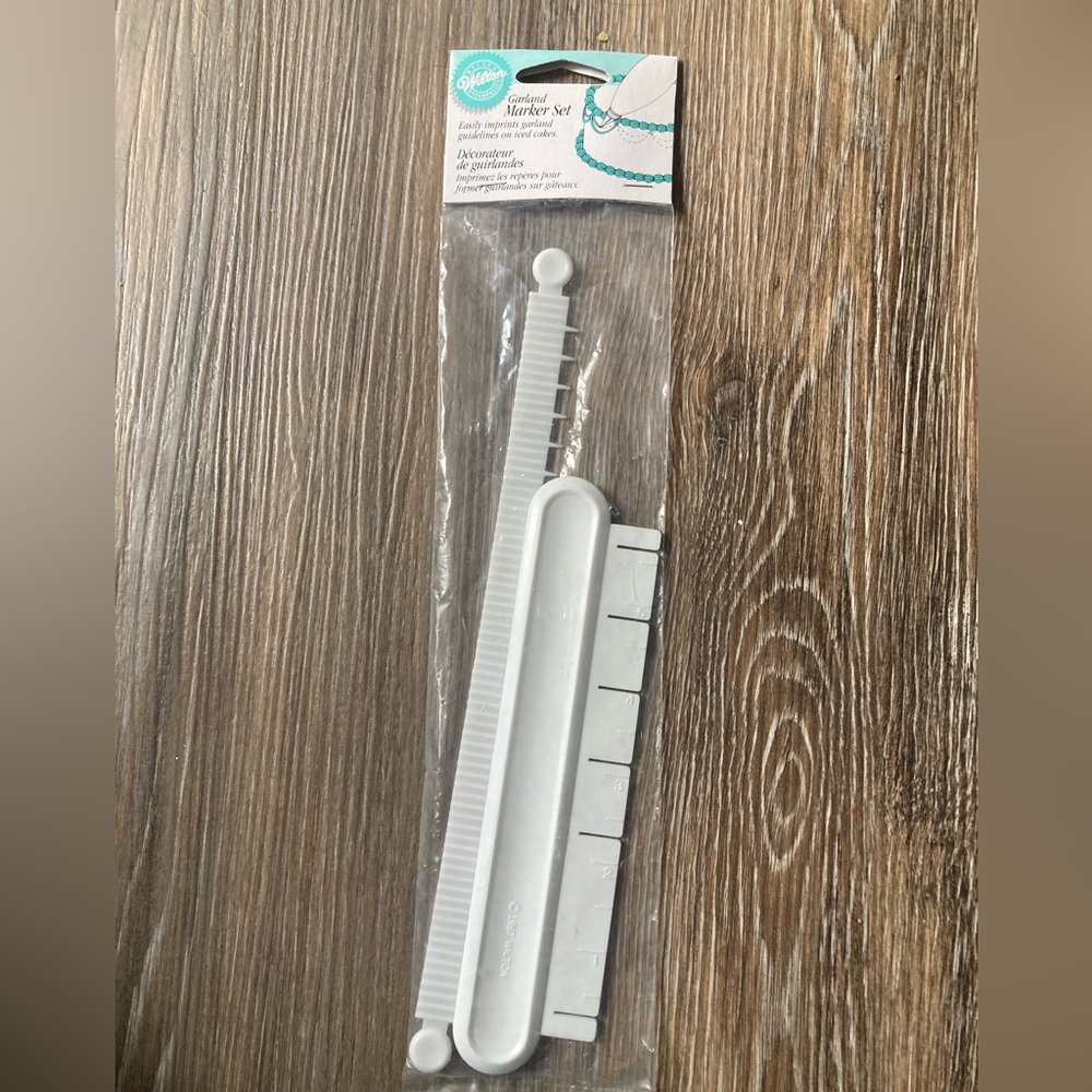 Wilton Garland marker set